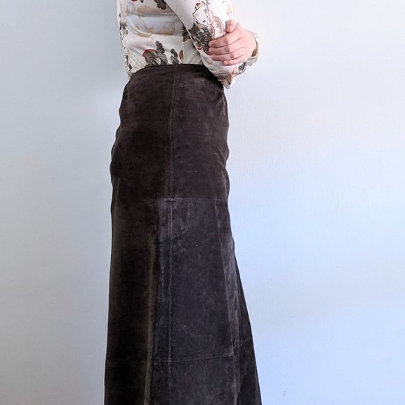 1990’s Minimalist Chocolate Suede Midi Skirt - Picture 4 of 8